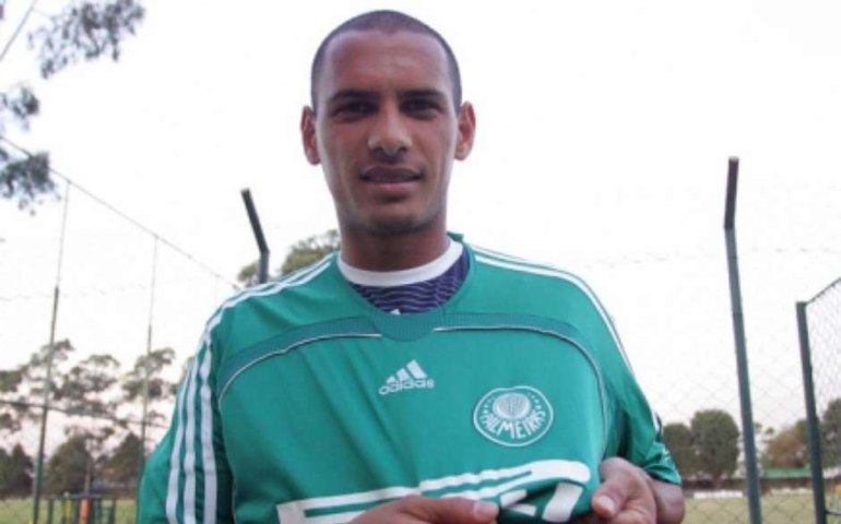 Ex-Palmeiras tenta evitar transplante para seguir no futebol