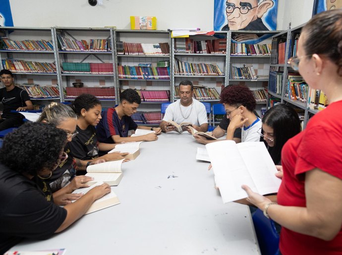 Estado abre 610 novas vagas para Educação de Jovens e Adultos