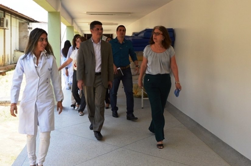 Secretária visita obras da UE do Agreste e anuncia ampliação de tomografias