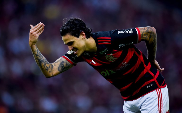 Com Pedro titular e adeus de Wesley, Flamengo bate o Bragantino e segue na cola do Cruzeiro