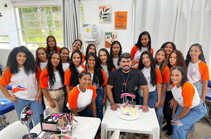 Beleza que transforma: Senac e Amigos do Bem qualificam mulheres do Sertão Alagoano no segmento da maquiagem profissional
