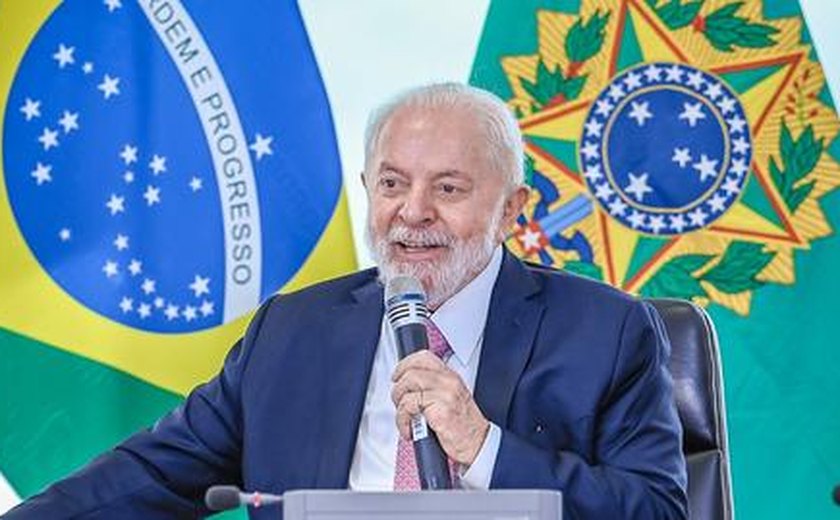 Lula sanciona programa 'Pé de Meia', que cria poupança para alunos do ensino médio da rede pública