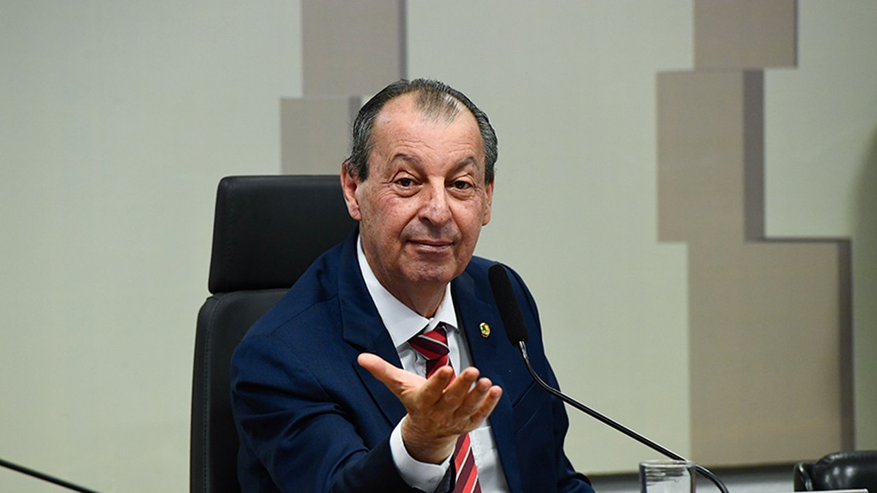 PEC do fim da escala 6x1 já conta com relatório favorável na CCJ