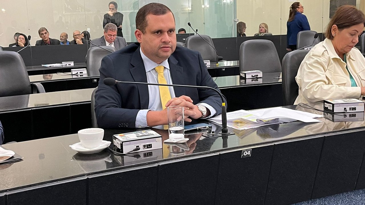 Fernando Pereira pede ação do Estado para que população não sofra com paralisações de obras e serviços