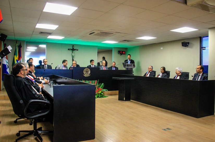 Rui Palmeira participa da posse dos novos dirigentes do TRT/AL