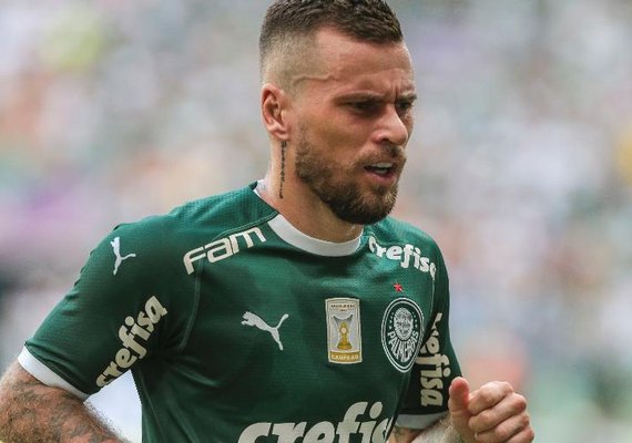 Palmeiras afasta Lucas Lima após meia ser acusado de ir a festa clandestina