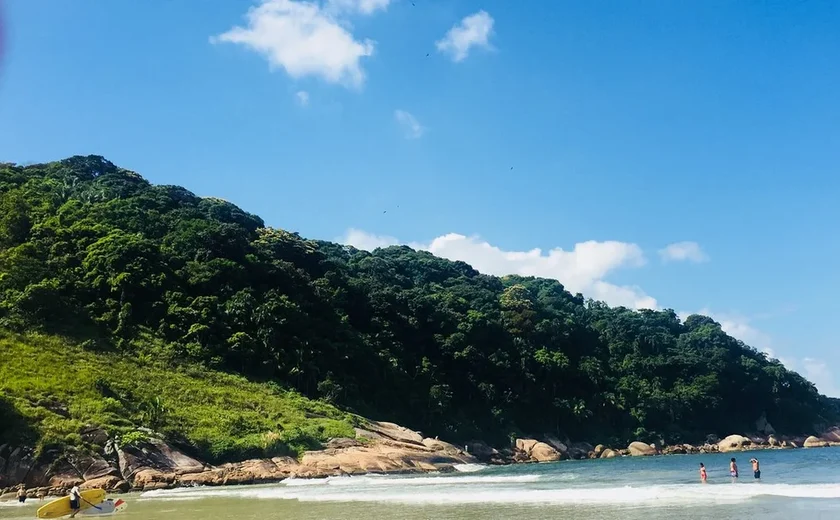 Servidor aposentado é encontrado morto em praia do litoral paulista