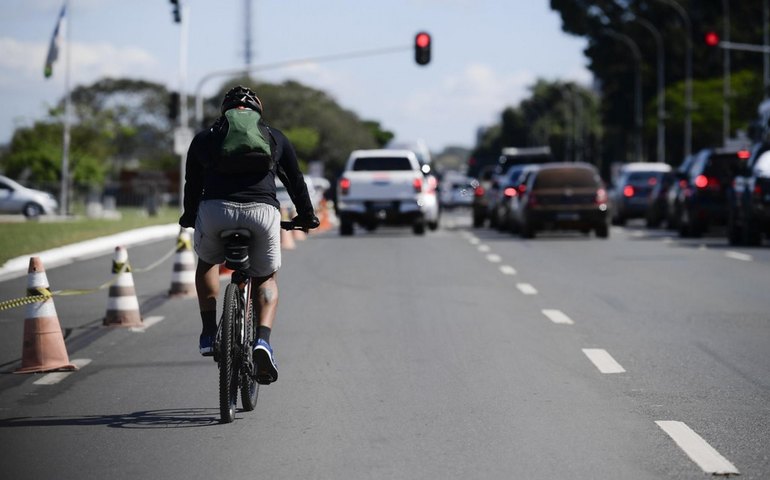 Dia Nacional do Ciclista: Detran Alagoas orienta sobre conduta para manter segurança no trânsito