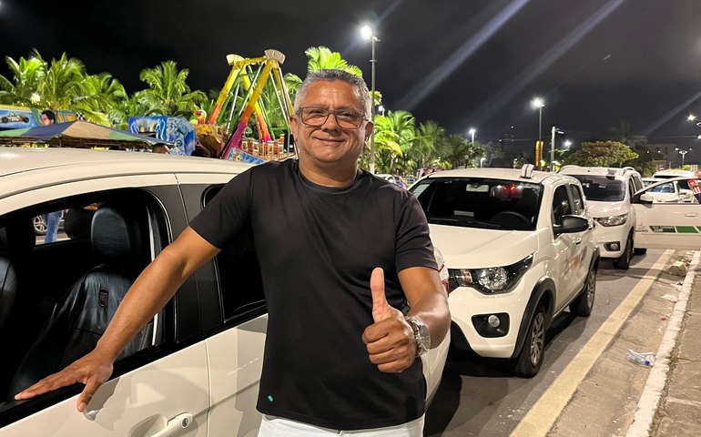 Taxistas celebram corridas em alta e valorização no São João Massayó