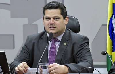 Davi Alcolumbre é eleito presidente do Senado