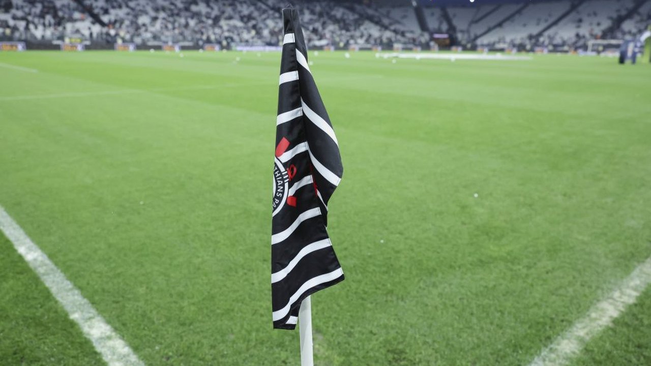 Protesto no CT do Corinthians termina com ameaça a profissional