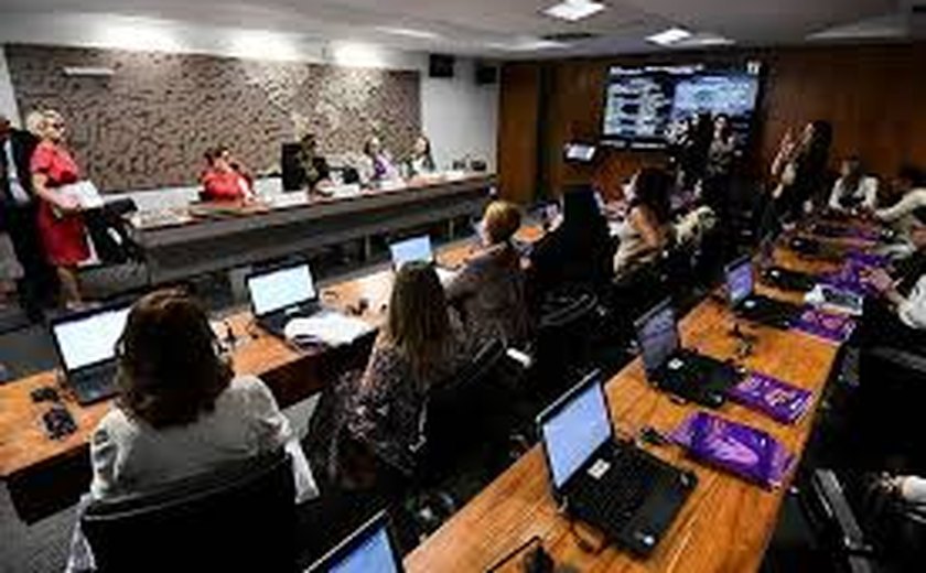 Debatedoras apoiam projeto que dificulta fiança em crimes de violência contra a mulher