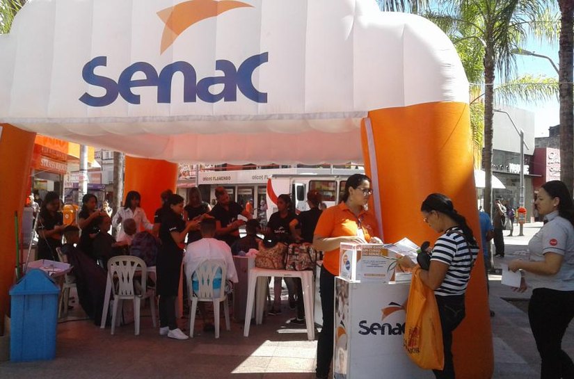 Senac oferece serviços de Beleza durante ação no Centro de Maceió