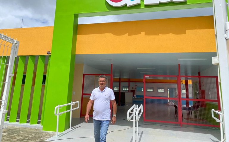 Prefeito de Branquinha acompanha reta final da construção da Creche CRIA