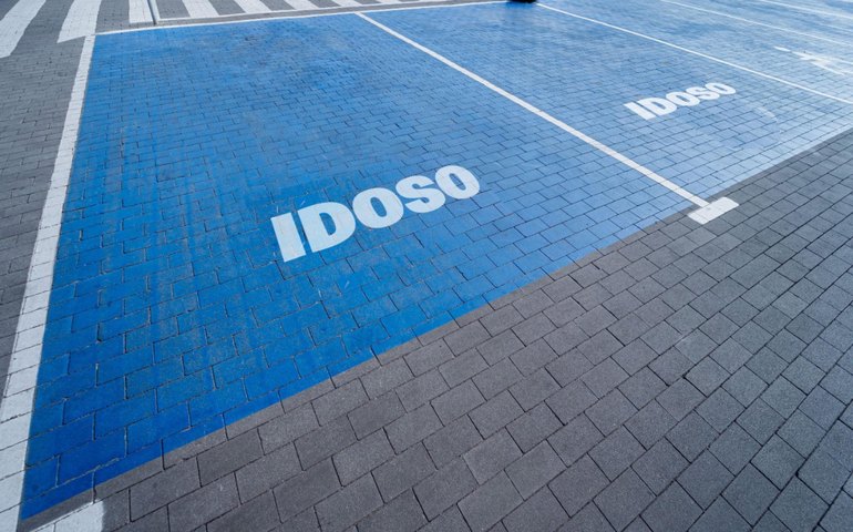 Detran Alagoas passa a emitir cartão de vaga especial para idoso de forma digital