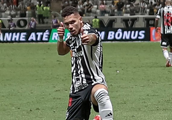 Com dois gols de Paulinho, Atlético-MG vence os reservas do Fluminense e entra no G-6
