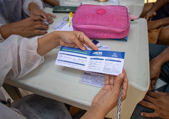 Ônibus da Vacina supera o número de 6 mil imunizados em Maceió