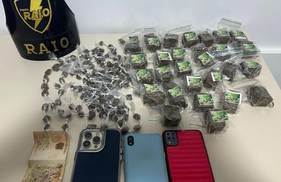 Polícia Militar apreende armas, drogas e celulares utilizados no tráfico