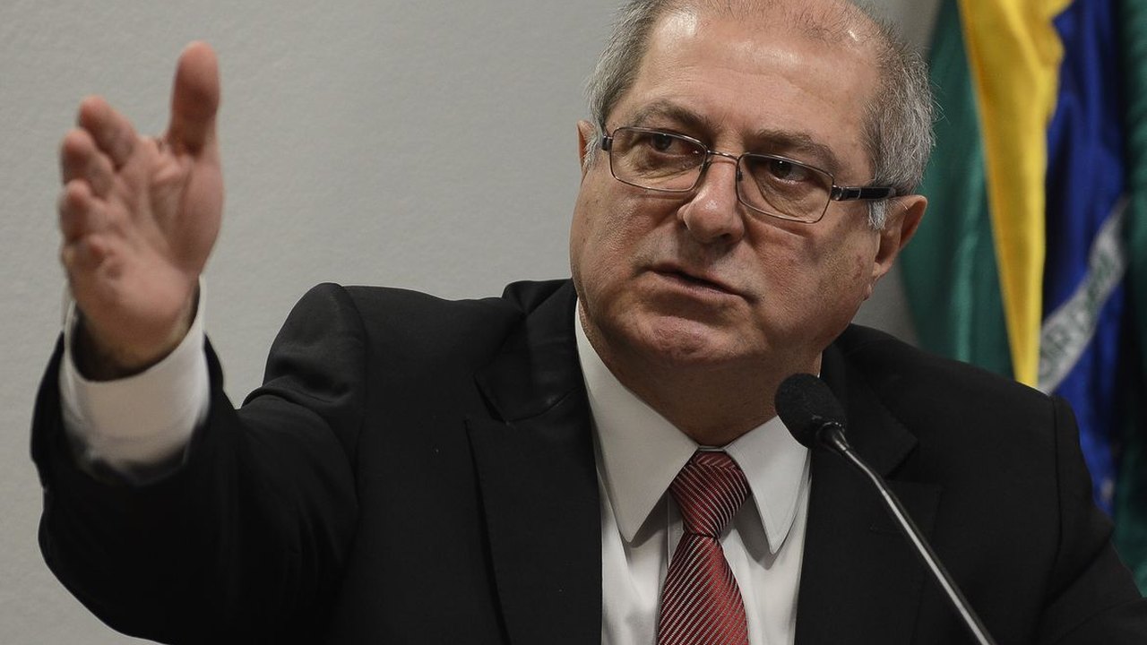 Governo instalado é que decidirá sobre OCDE, não transição, diz Paulo Bernardo
