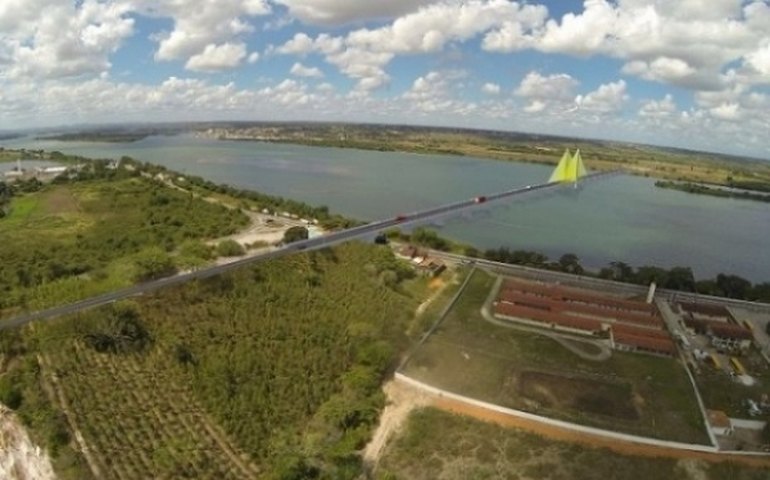 Comerciantes aguardam com expectativa construção da ponte Penedo-Neópolis