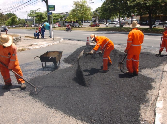 Prefeitura de Maceió executa serviços de manutenção em vias