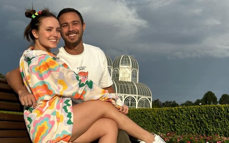 Larissa Manoela passa o Dia Das Mães em viagem com o noivo