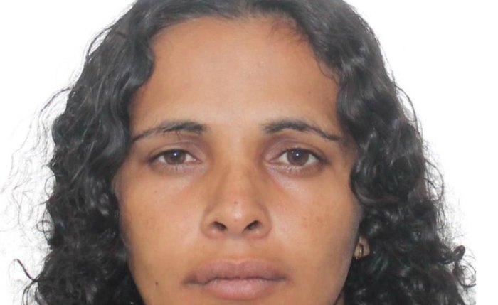 Adriana Tomás Aquino Ferreira Lima, de 35 anos, natural do município de Arapiraca, foi assassinada a golpes de faca