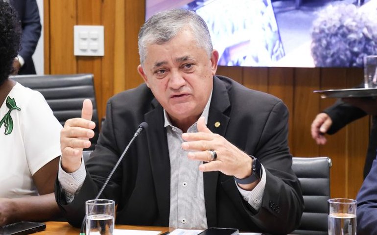 Projeto concede apoio financeiro a pessoa com deficiência associada ao vírus Zika