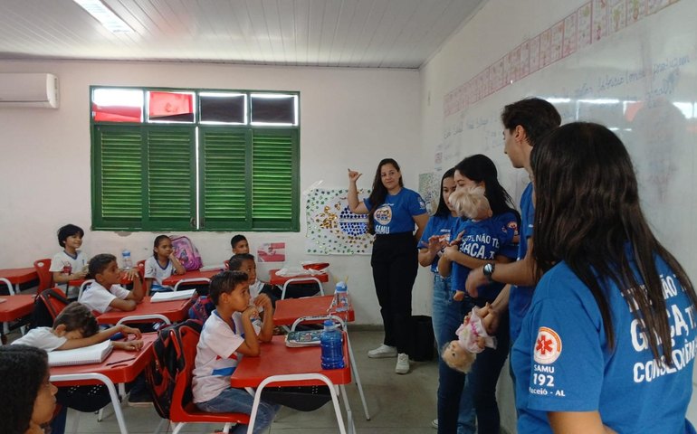Samu leva conhecimentos sobre primeiros socorros a alunos da rede estadual
