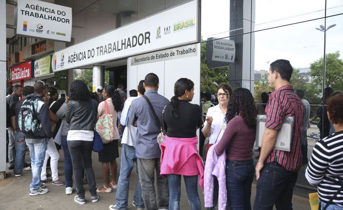 Um em cada quatro desempregados procura trabalho há pelo menos 2 anos