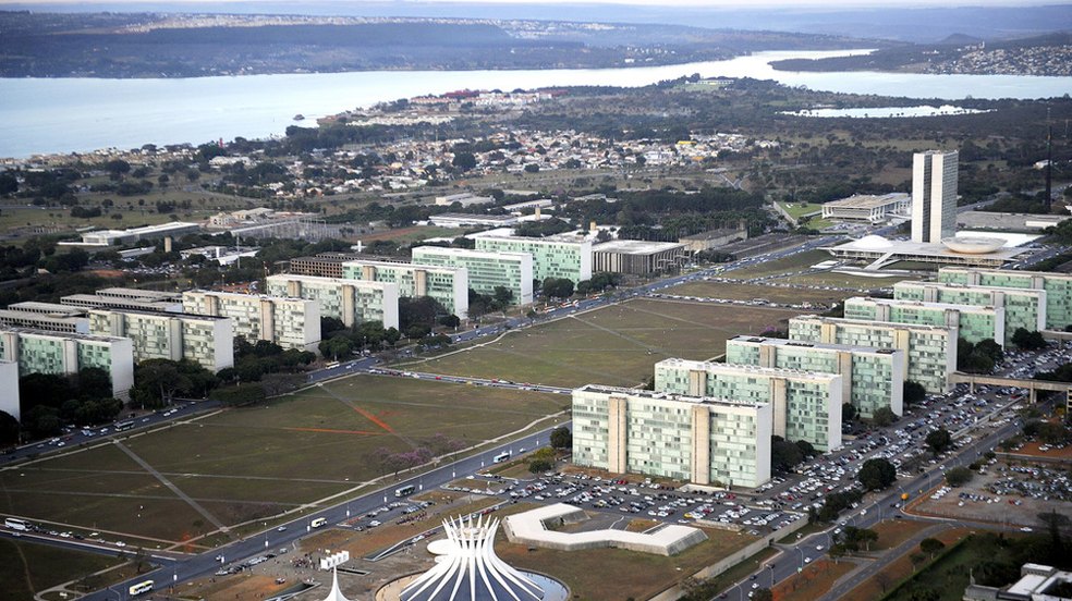 DF autoriza reabertura de bares e escolas