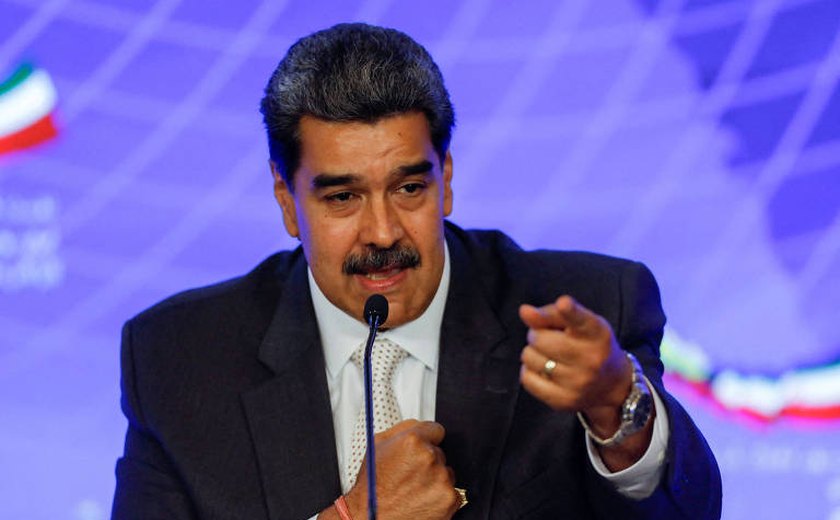 Oposição venezuelana confirma diplomata como rival de Maduro em eleições