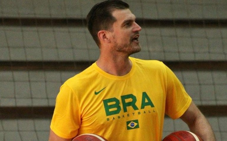 Thiago Splitter cita força de europeus no Pré-Olímpico de basquete, mas vê Brasil com chances