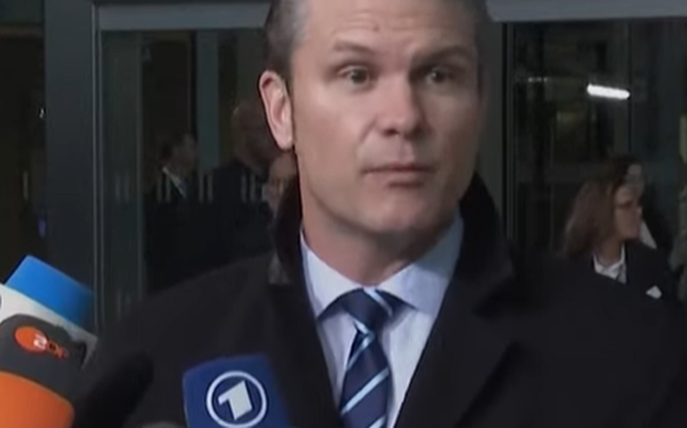 Presença de tropas dos EUA na Europa é forte, mas não será para sempre, diz secretário Hegseth