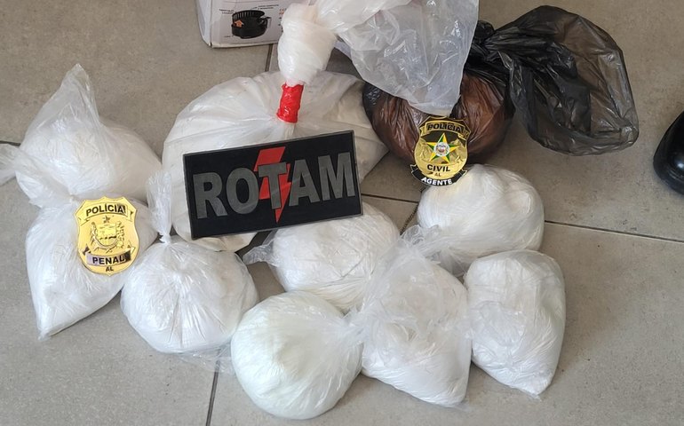  Polícia Militar apreende 24,5 Kg de drogas em bairros de Maceió 