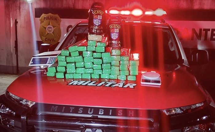 Quase 50 quilos de drogas foram apreendidos pela polícia