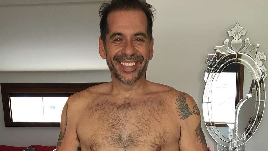 Sem camisa, Leandro Hassum exibe novo físico: “orgulho”