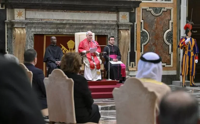 Santa Sé não cruzará braços para violações de direitos humanos, diz Papa