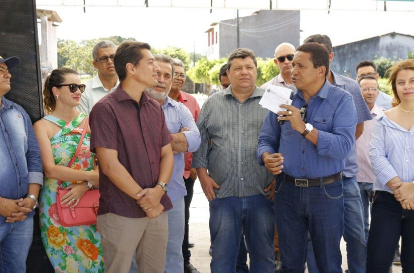 Prefeitura de Palmeira entrega obra de calçamento e drenagem no Juca Sampaio