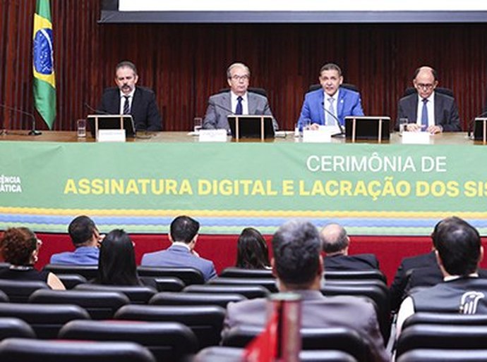 Sistemas das Eleições Gerais de 2026 são  assinados digitalmente e lacrados pelo TSE