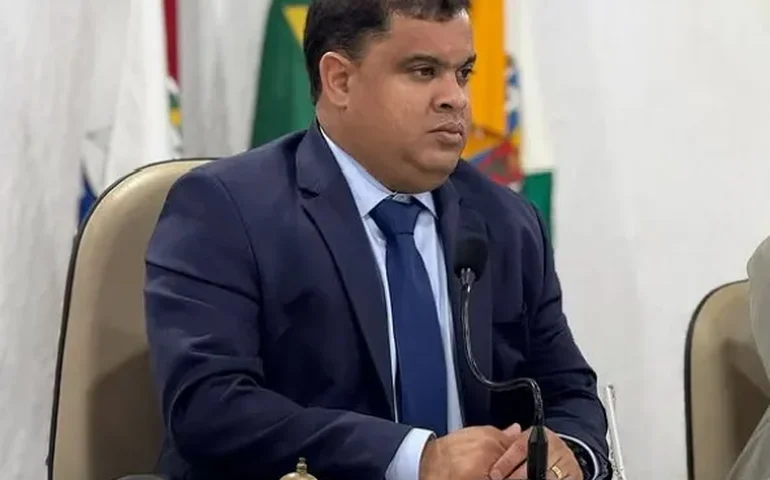 Presidente da Câmara ataca imprensa, fala em ‘extorsão’ e rebate profissionais sem provas