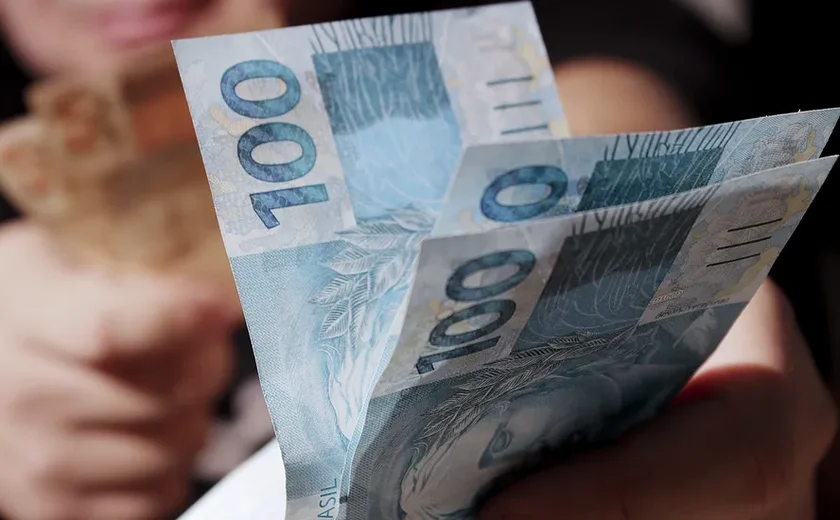 Antecipação dos Salários Injeta R$ 140 Milhões na Economia Local