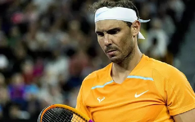 Exames detectam lesão muscular e Nadal se afastará por até 2 meses