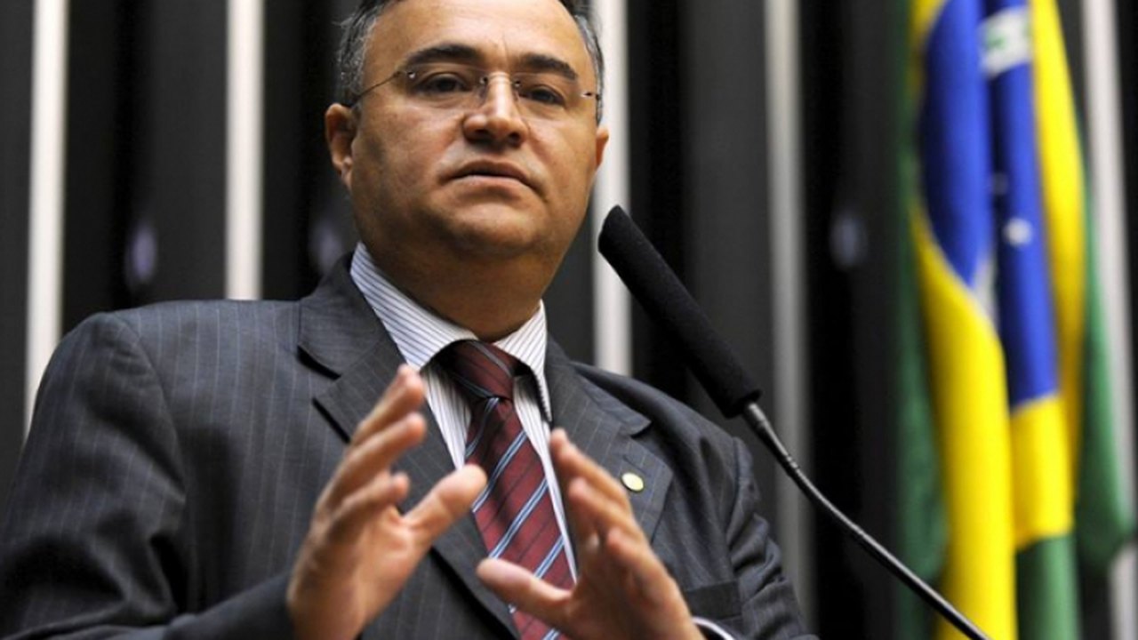 João Caldas lamenta falecimento de Carlos Gilberto Farias em discurso na Câmara dos Deputados