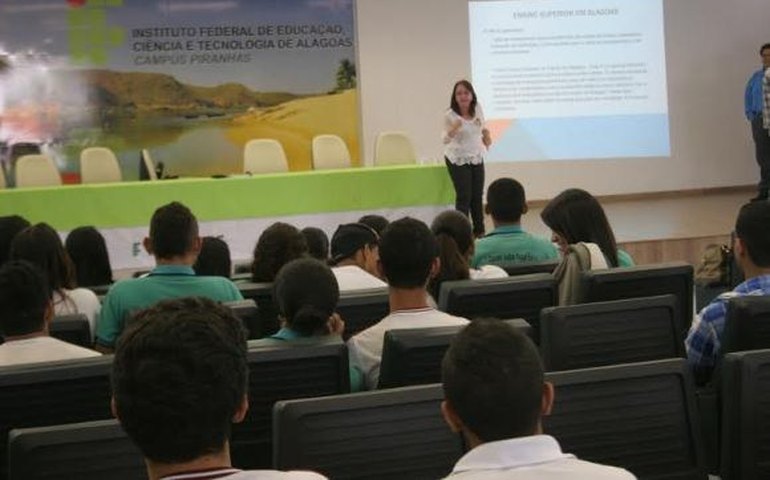Comunidade estudantil debate Plano de Educação em Piranhas