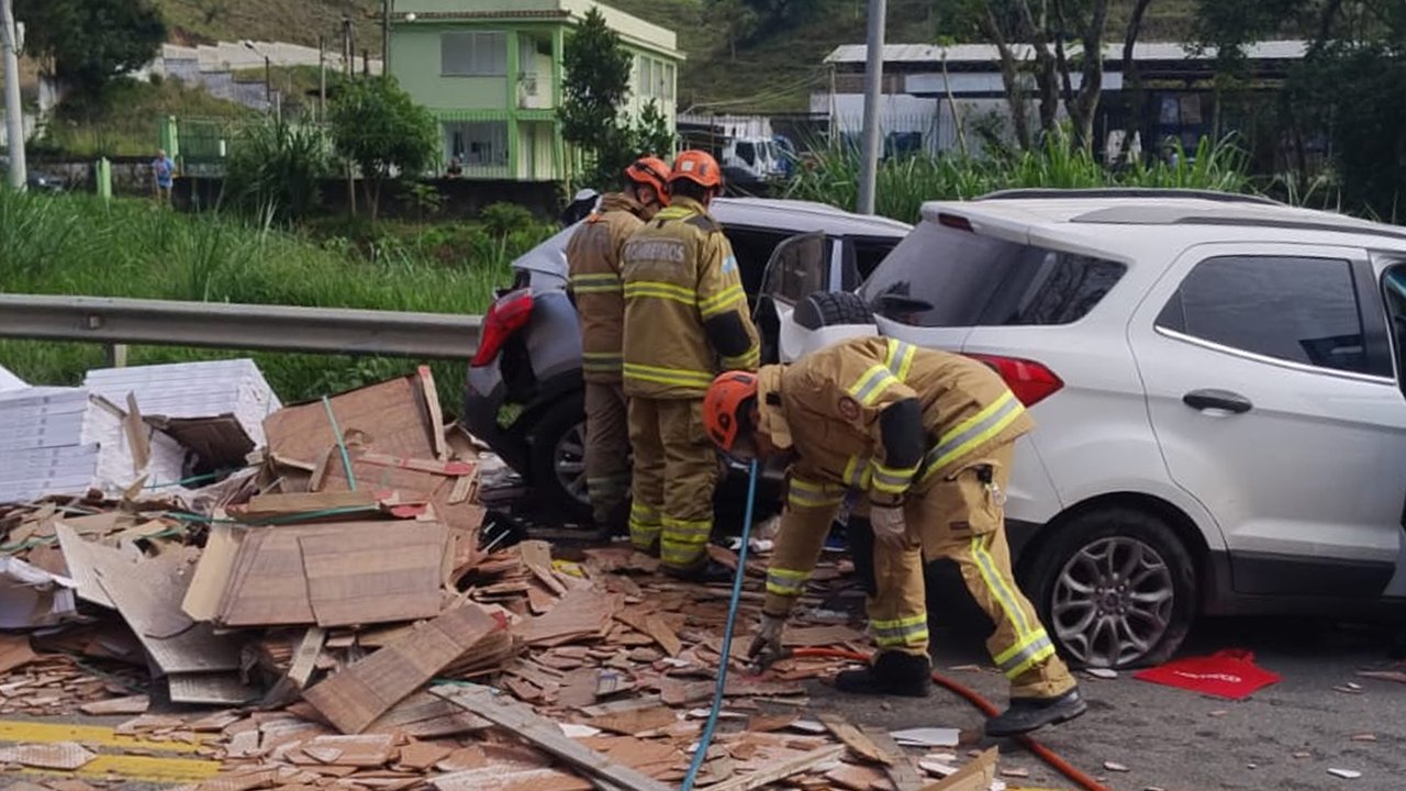 Acidente na BR-393, no RJ, deixa cinco mortos e nove feridos