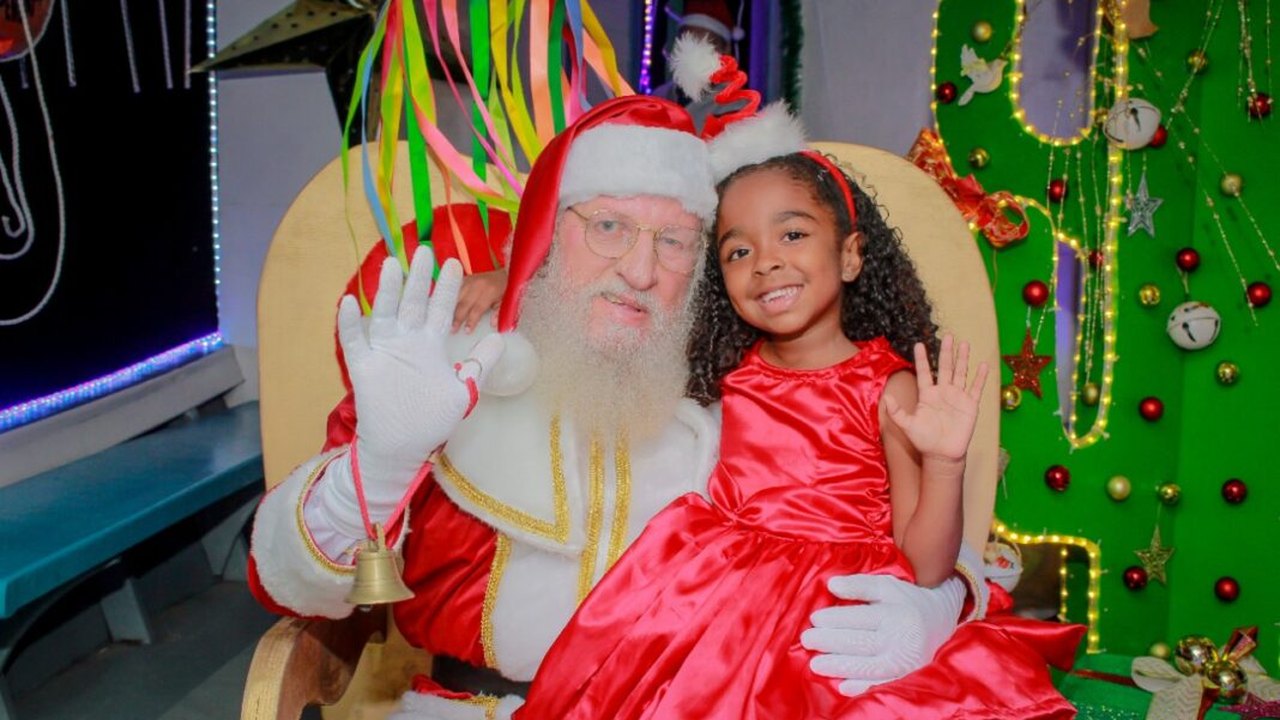 Estudantes de escolas da Prefeitura de Penedo participam do projeto Papai Noel no Barco