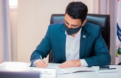Prefeito JHC anuncia progressão salarial para servidores municipais