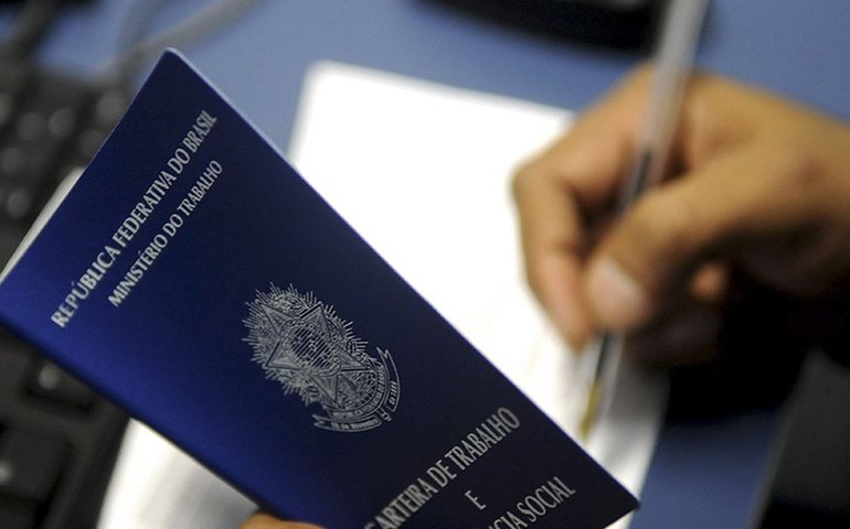 Empregos com carteira assinada e informais batem recordes