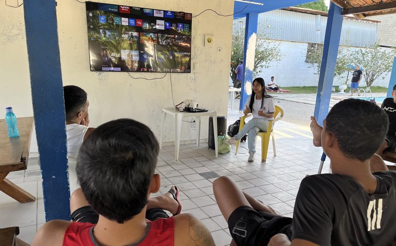 Cine-debate reúne pacientes de clínica de reabilitação para discutir enfrentamento à violência contra a mulher